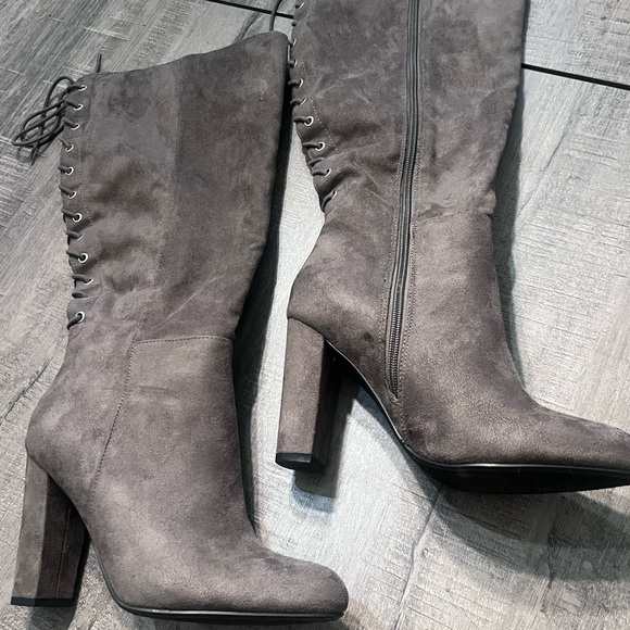 Diva Shoes - Elegant Gray faux Suede Knee-High Boots